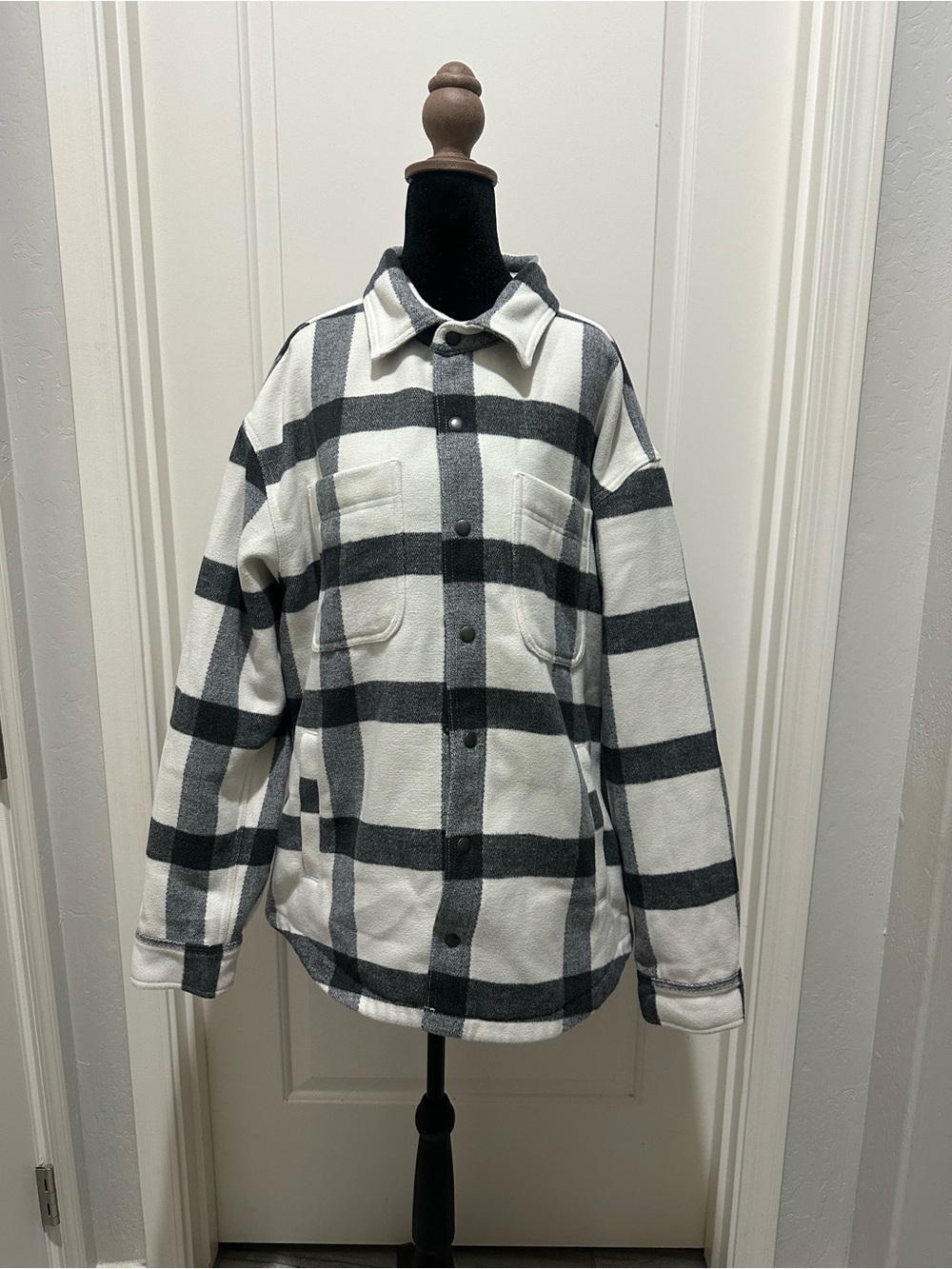 American Eagle Outfitters Black & White Plaid Shacket